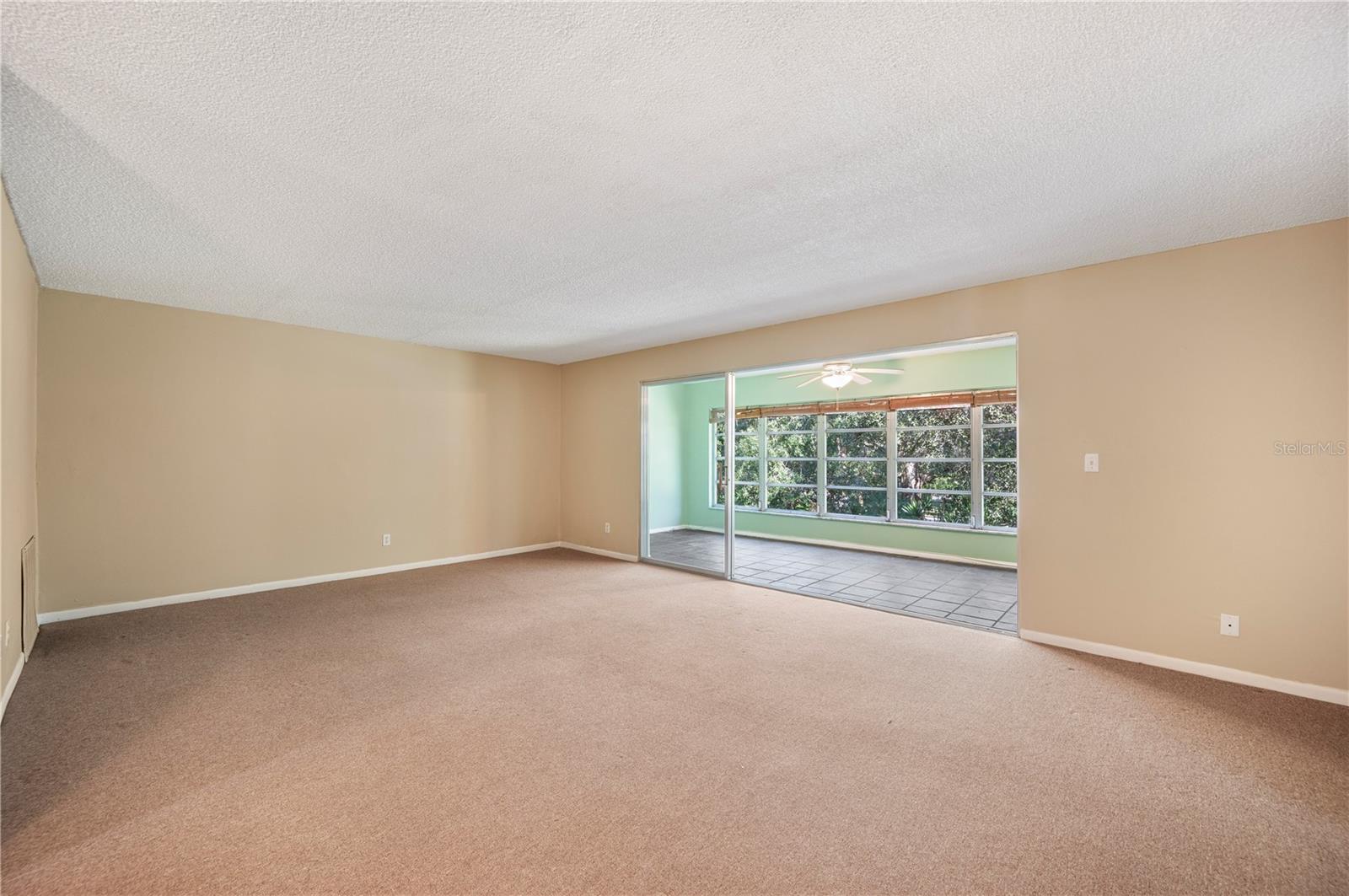 Image 12 of 32 For 400 El Camino Drive 202