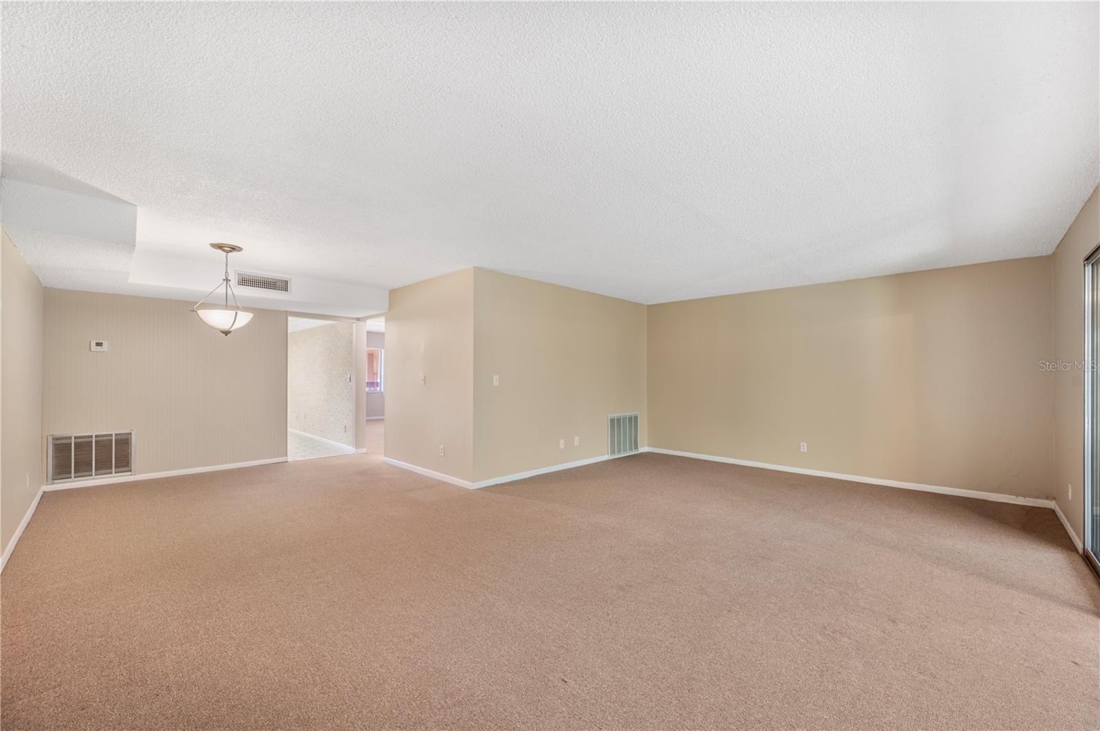 Image 14 of 32 For 400 El Camino Drive 202