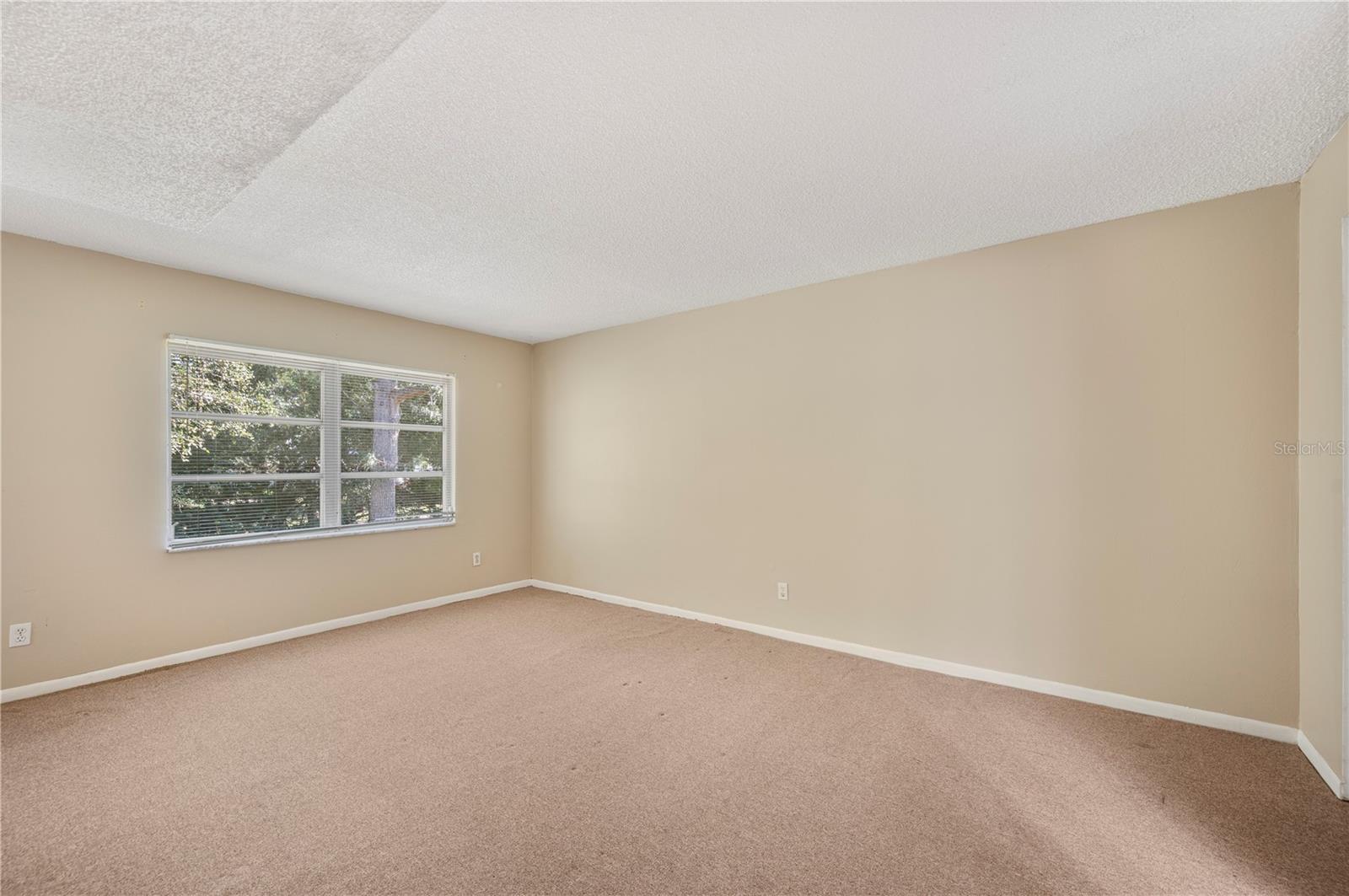 Image 18 of 32 For 400 El Camino Drive 202