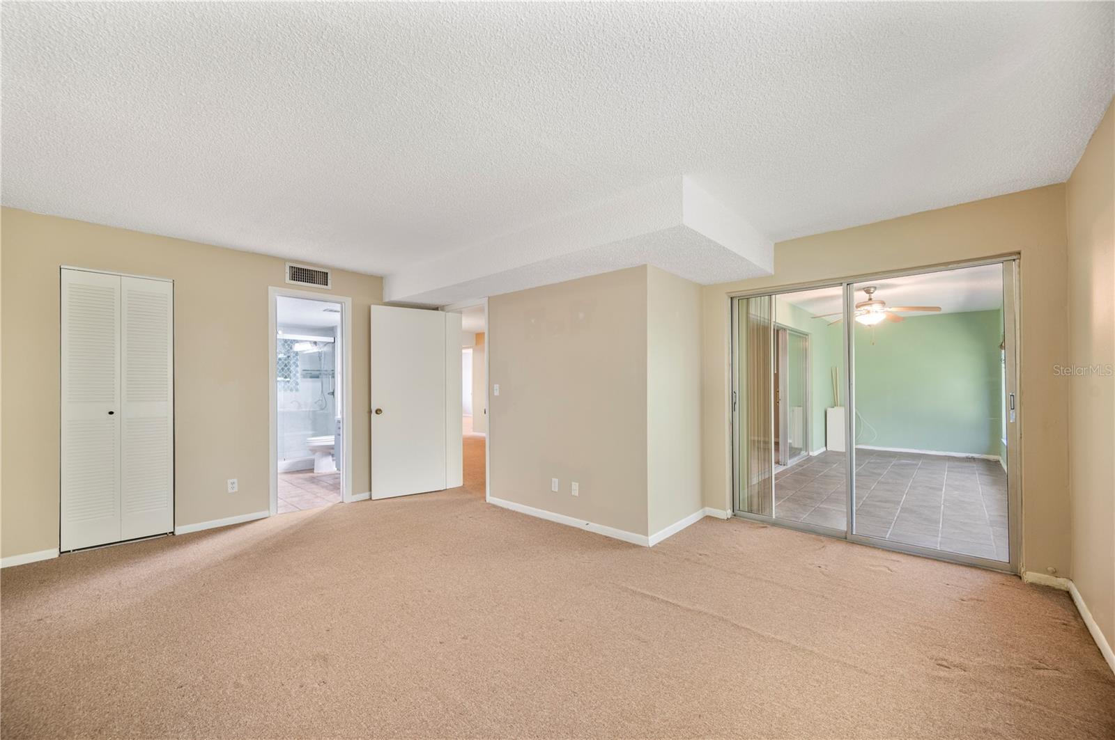 Image 19 of 32 For 400 El Camino Drive 202