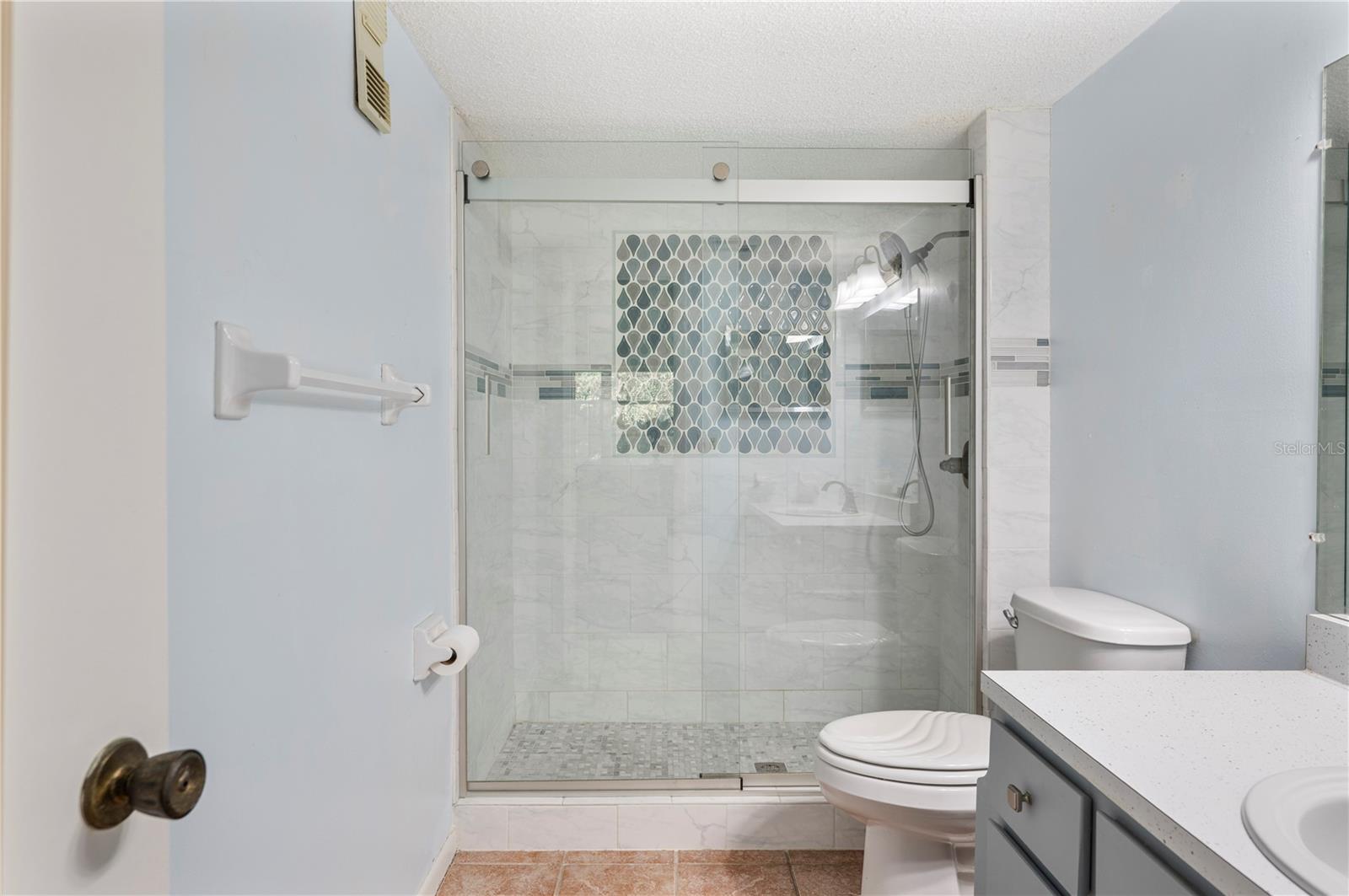 Image 21 of 32 For 400 El Camino Drive 202