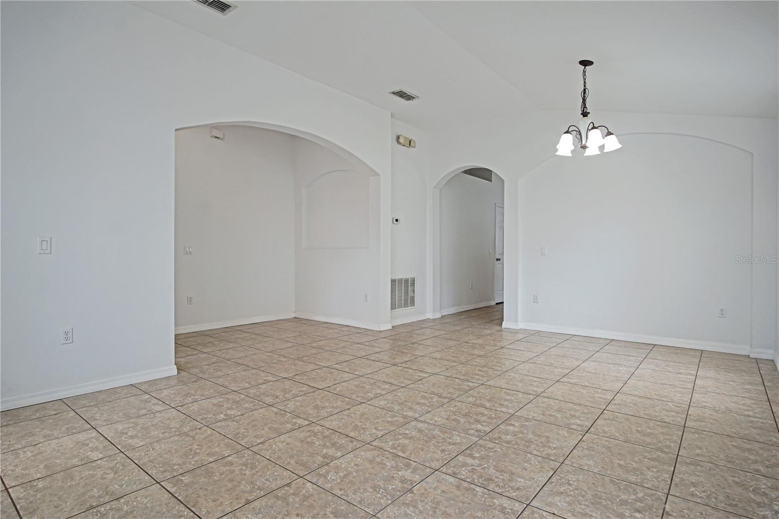 Image 13 of 37 For 522 Kildrummy Drive