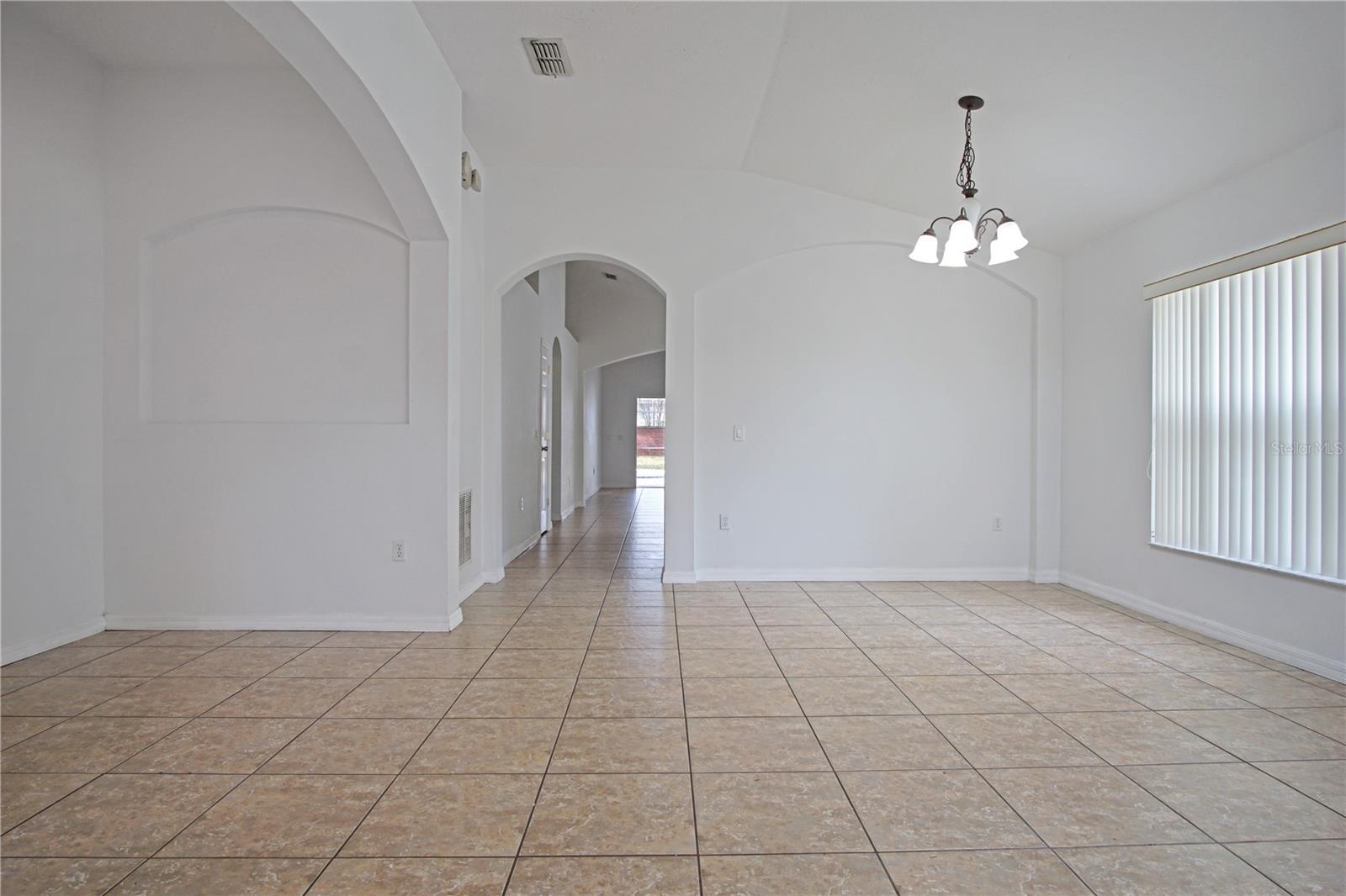 Image 14 of 37 For 522 Kildrummy Drive