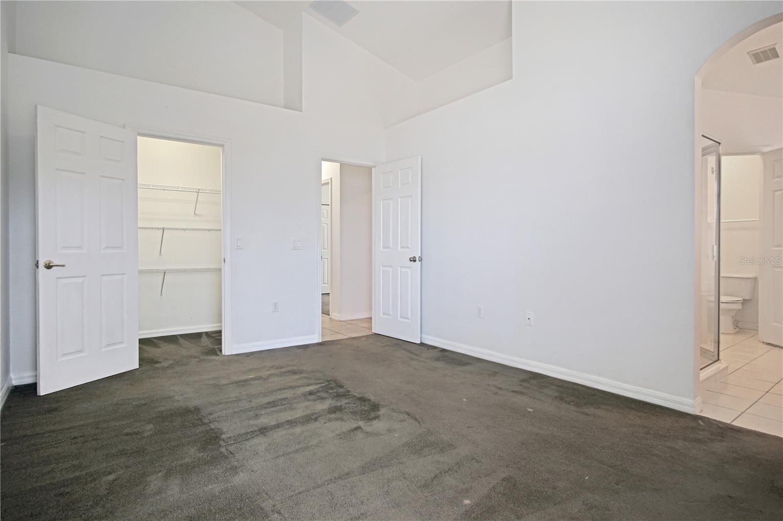 Image 18 of 37 For 522 Kildrummy Drive