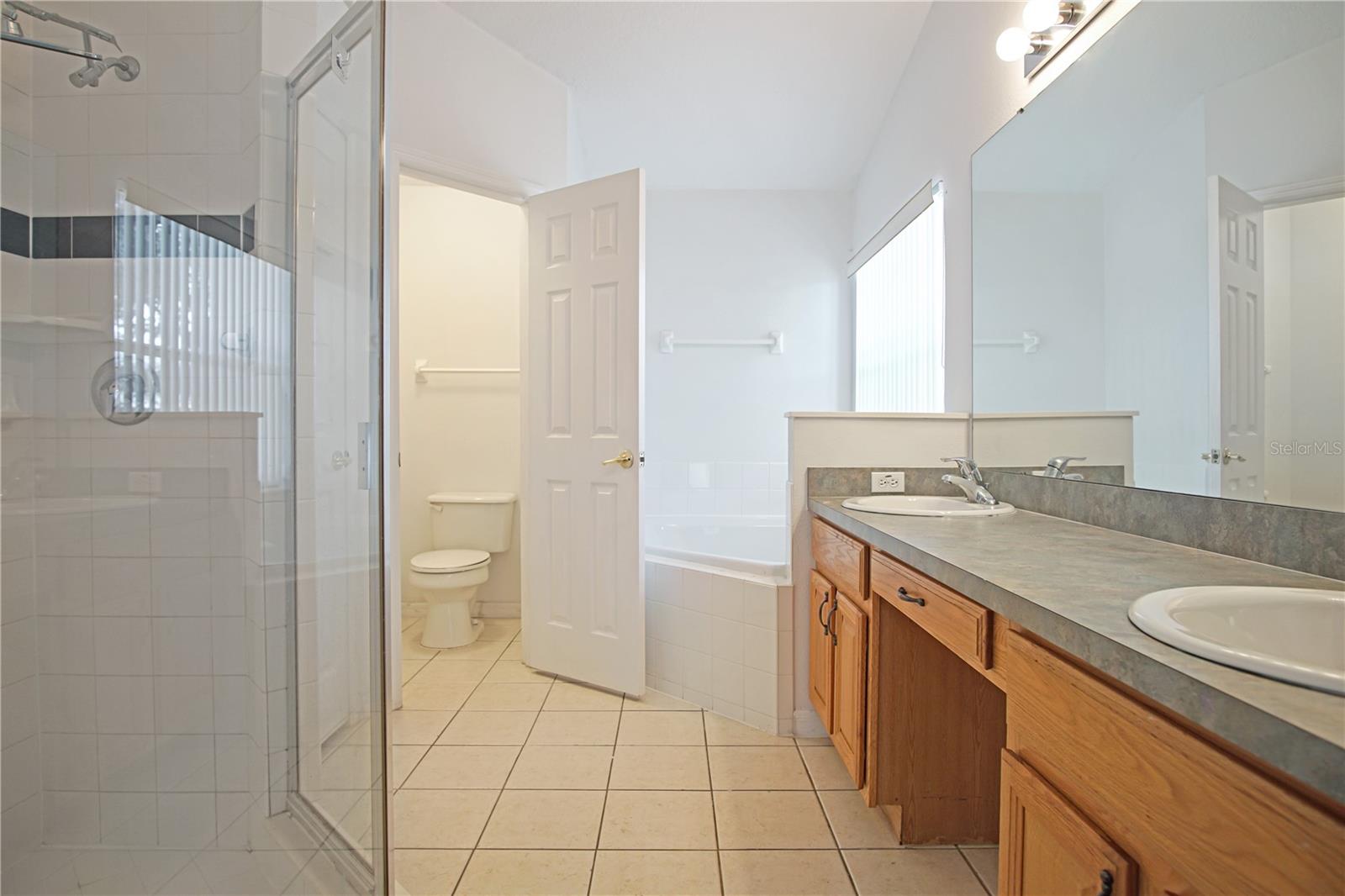 Image 19 of 37 For 522 Kildrummy Drive