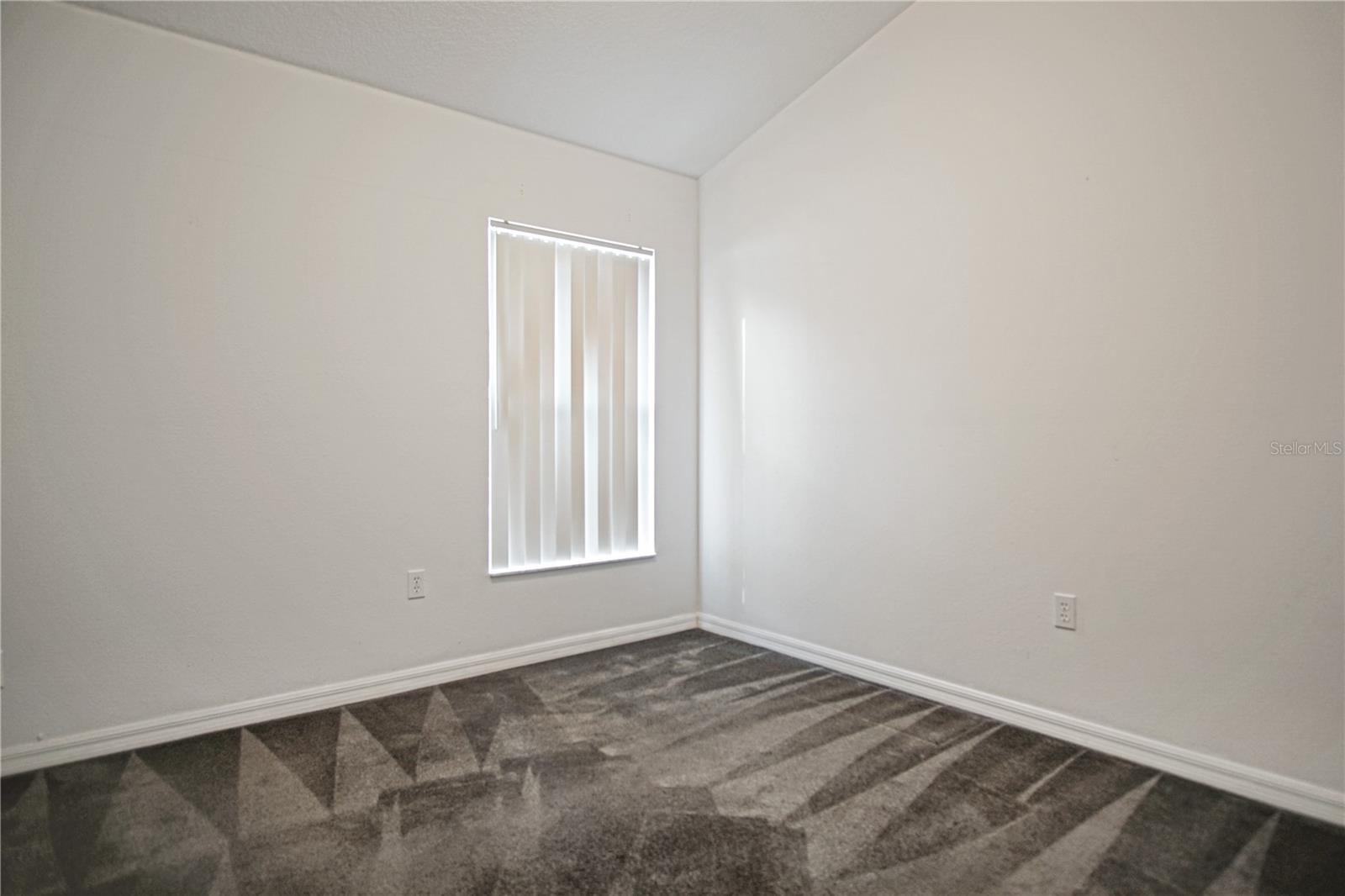 Image 22 of 37 For 522 Kildrummy Drive