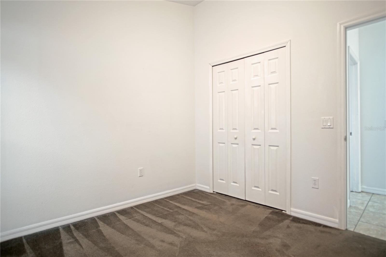 Image 23 of 37 For 522 Kildrummy Drive