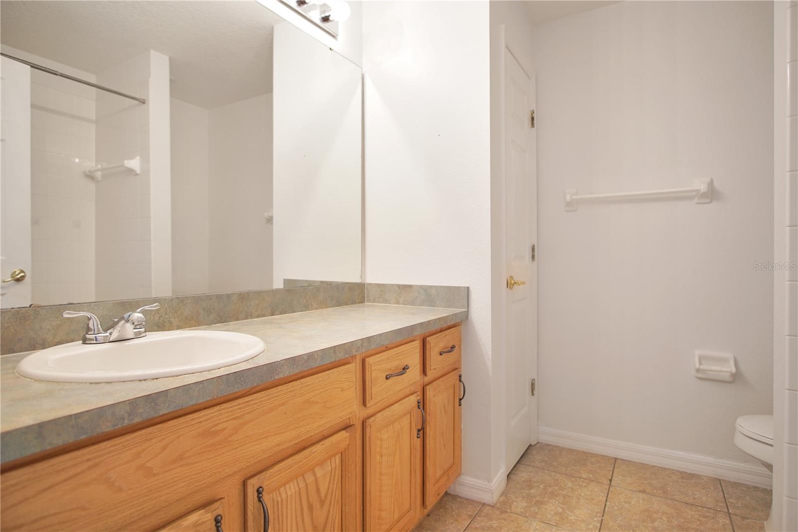 Image 25 of 37 For 522 Kildrummy Drive