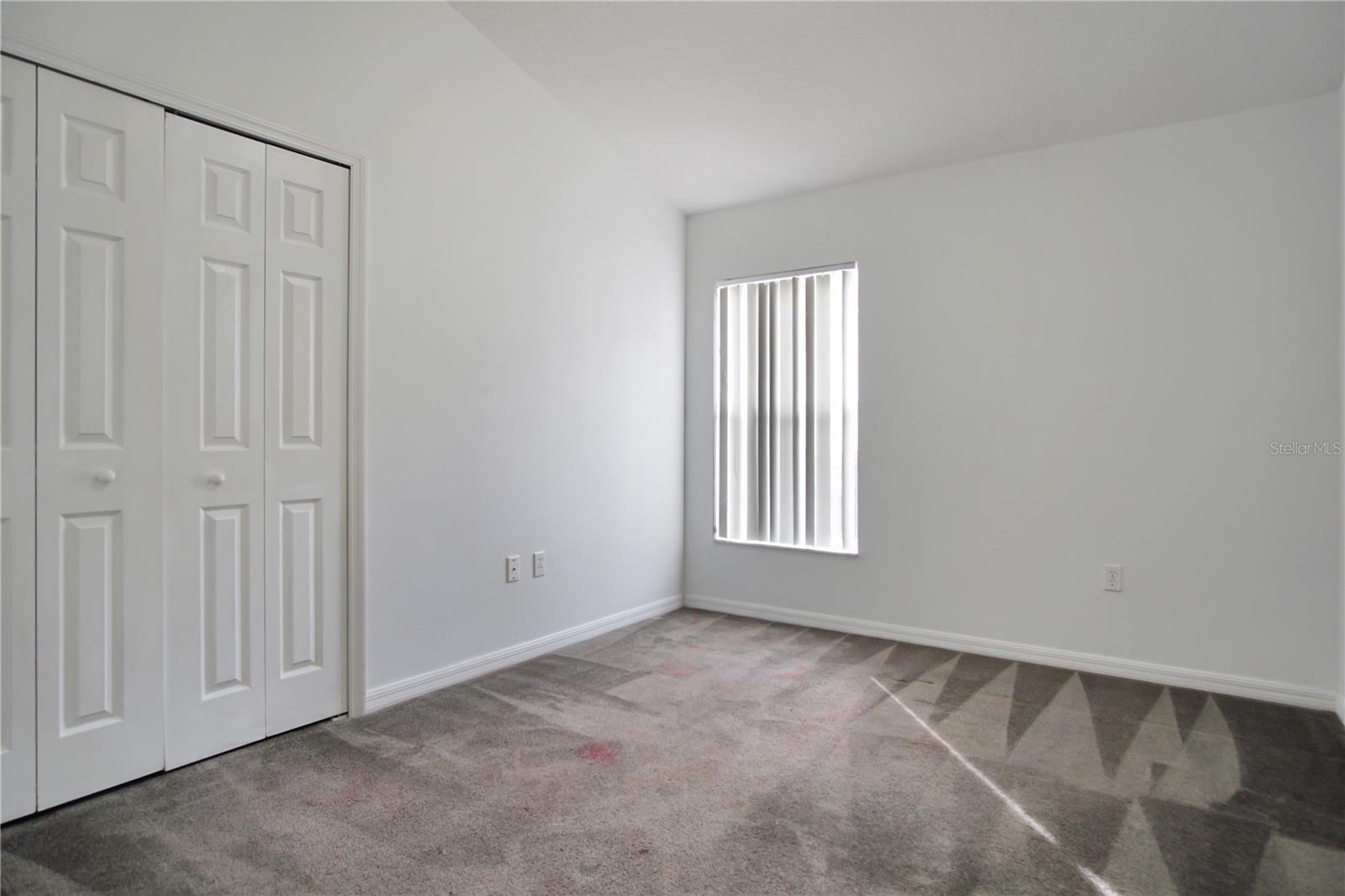 Image 27 of 37 For 522 Kildrummy Drive