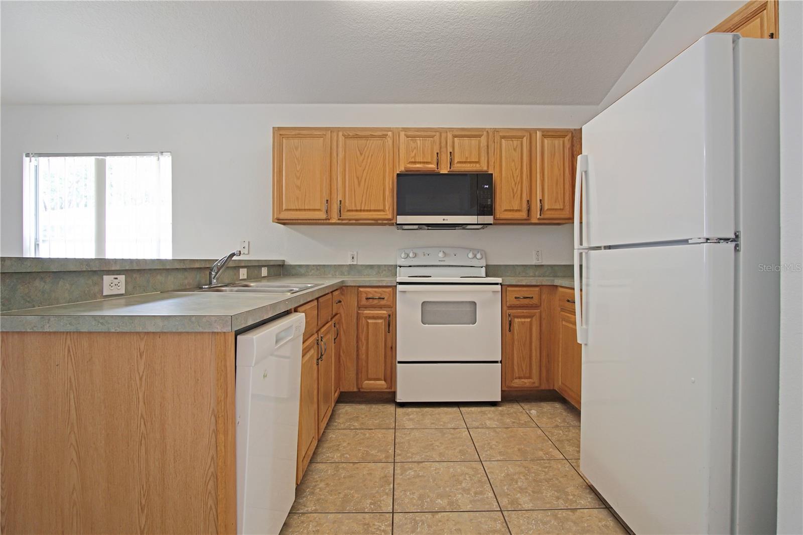 Image 9 of 37 For 522 Kildrummy Drive