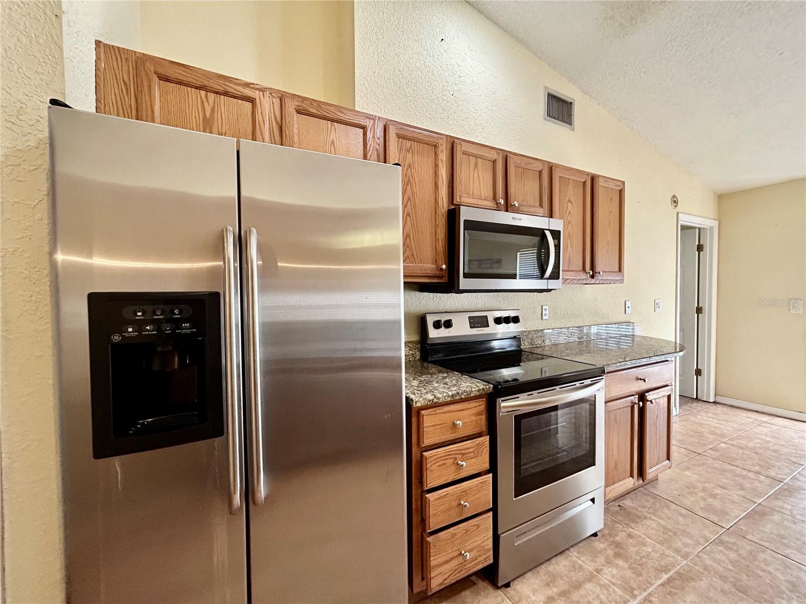 Image 10 of 31 For 475 Heather Court