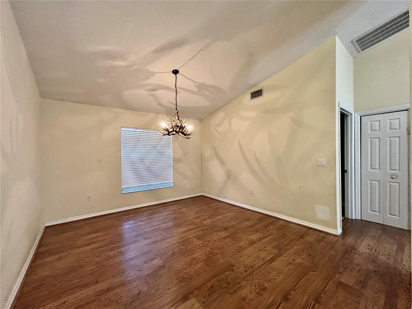 Image 13 of 31 For 475 Heather Court