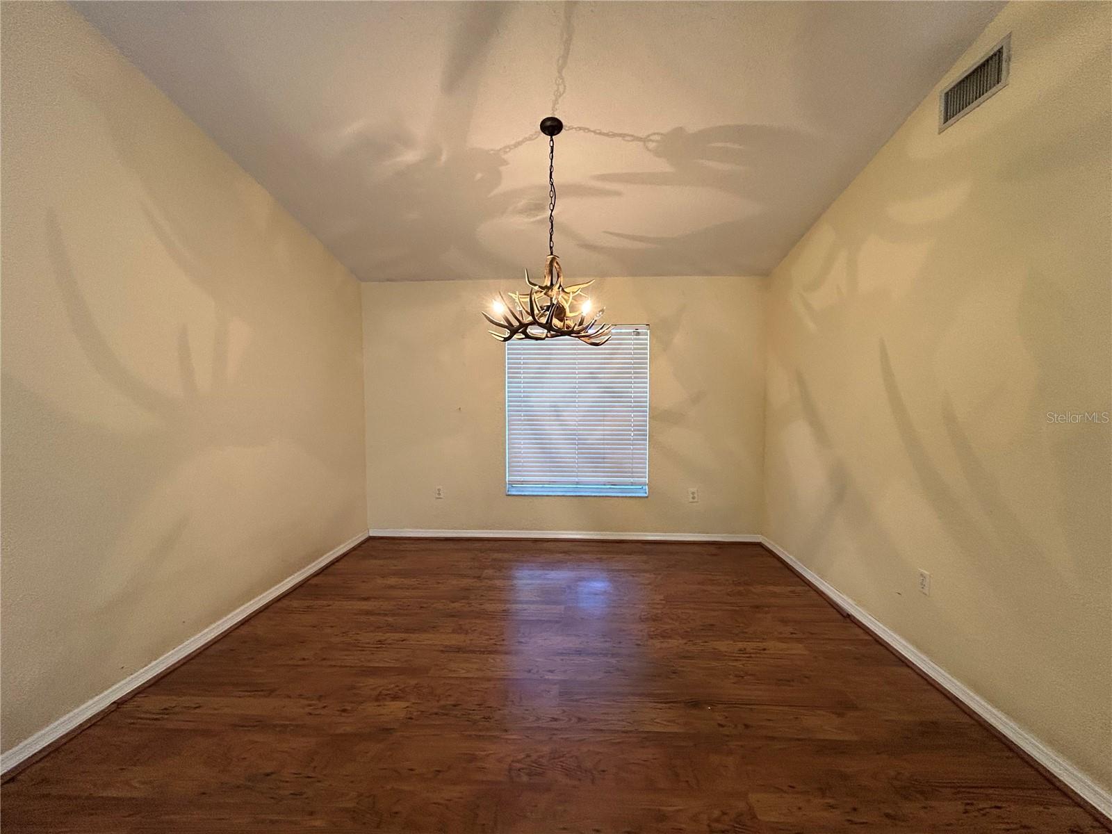 Image 15 of 31 For 475 Heather Court