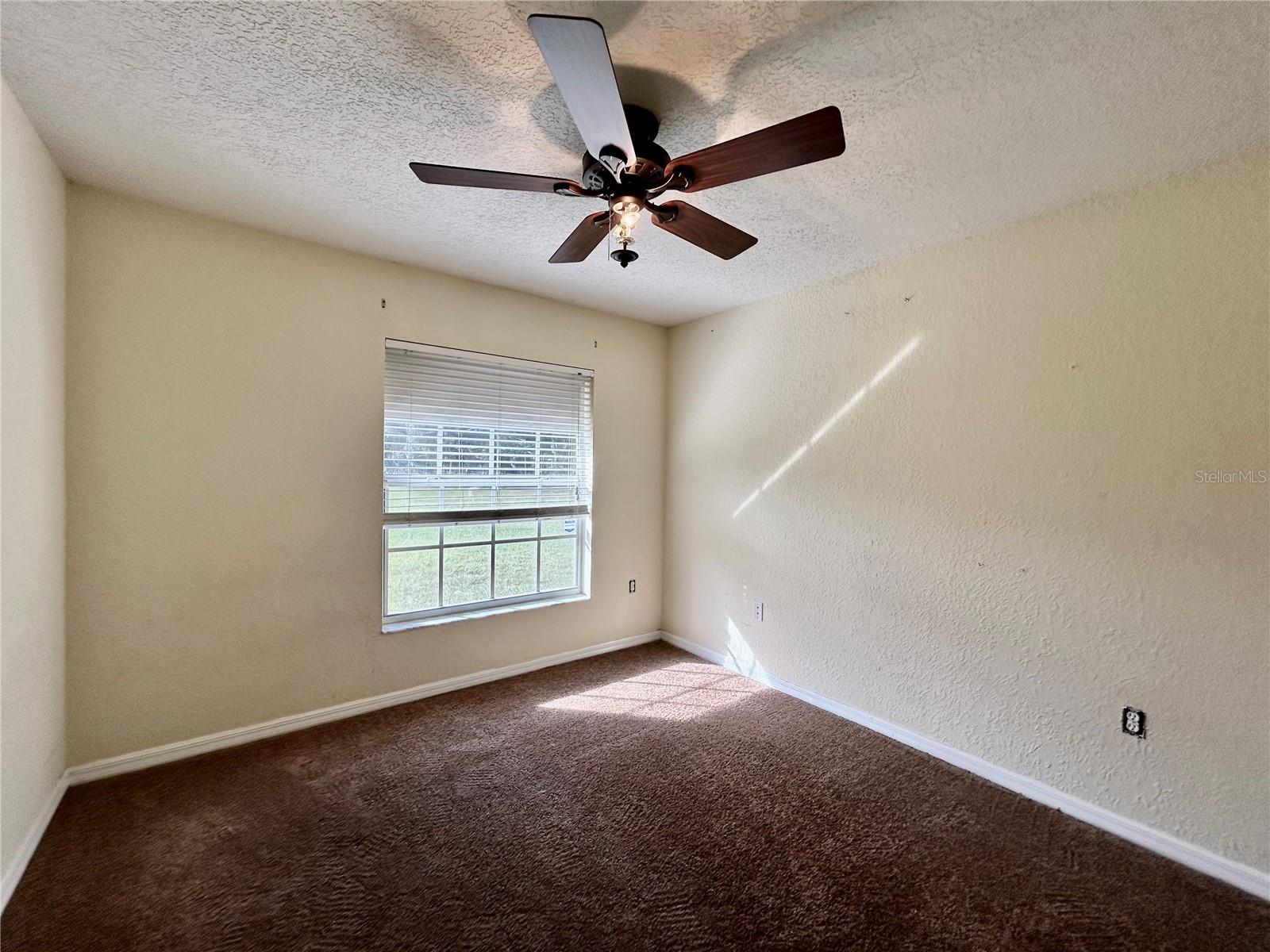 Image 17 of 31 For 475 Heather Court