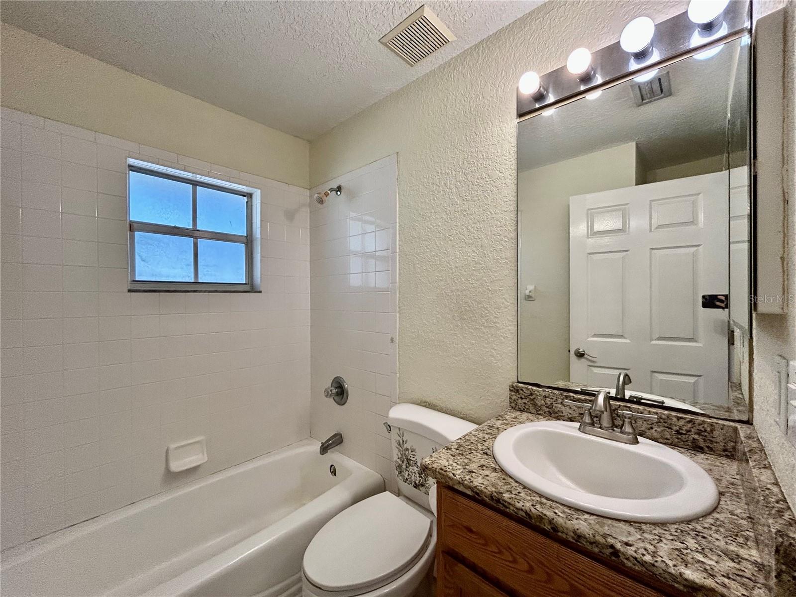 Image 18 of 31 For 475 Heather Court