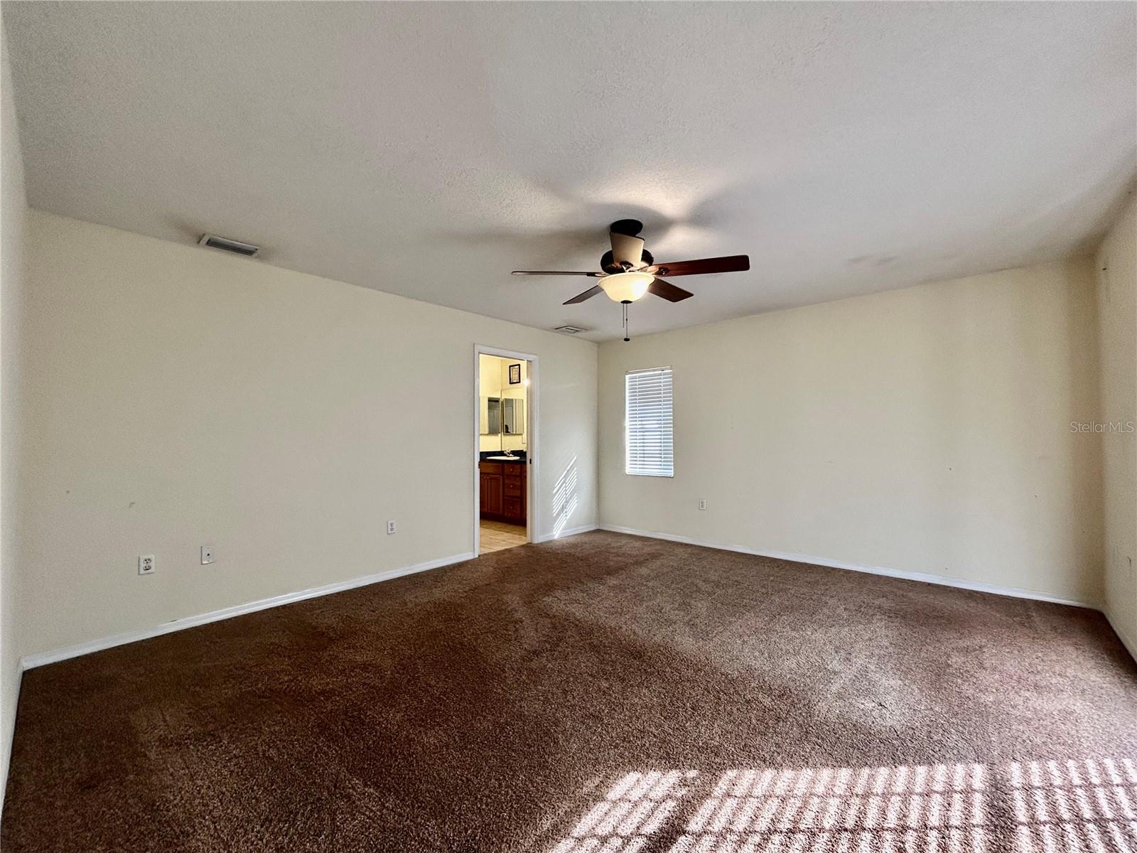 Image 19 of 31 For 475 Heather Court