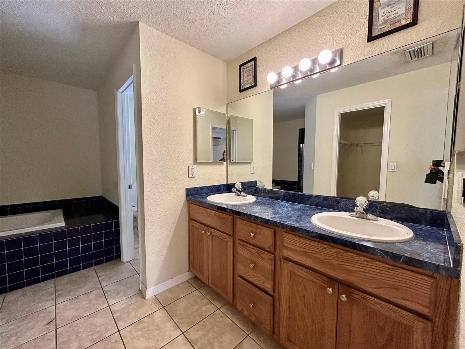 Image 20 of 31 For 475 Heather Court