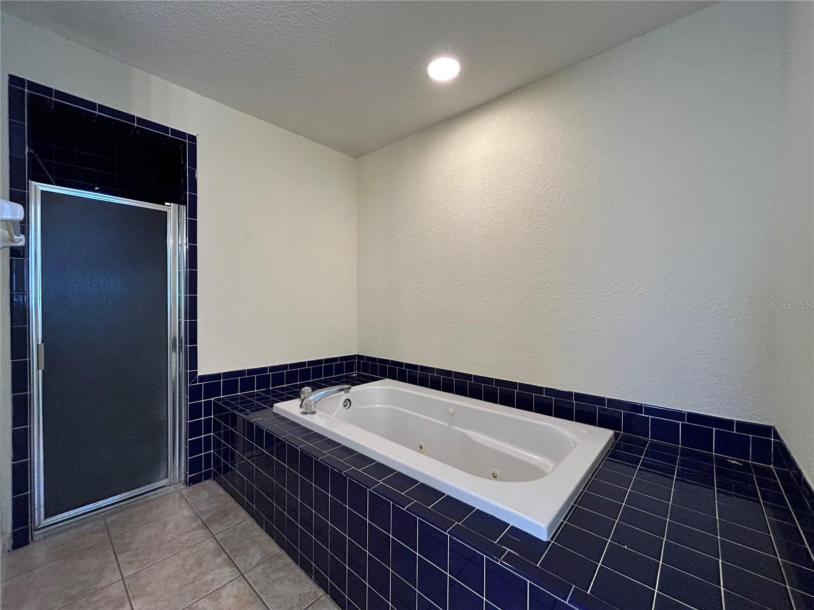 Image 21 of 31 For 475 Heather Court