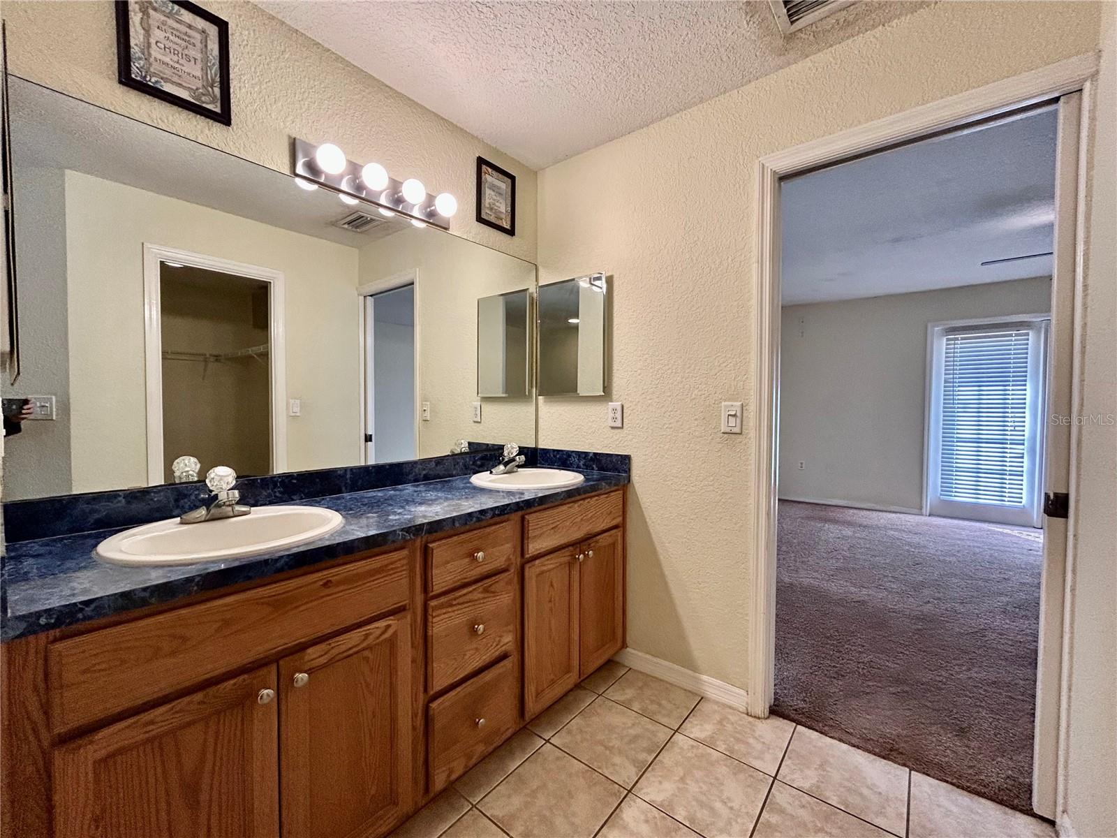 Image 22 of 31 For 475 Heather Court