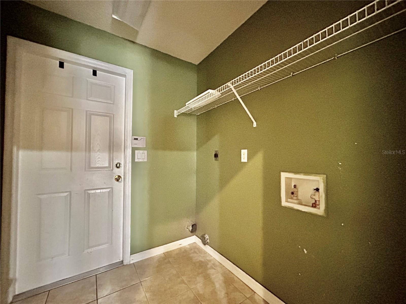 Image 24 of 31 For 475 Heather Court