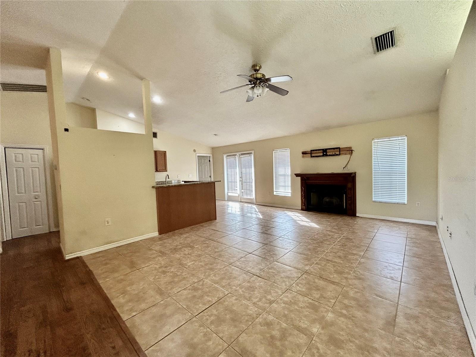 Image 5 of 31 For 475 Heather Court