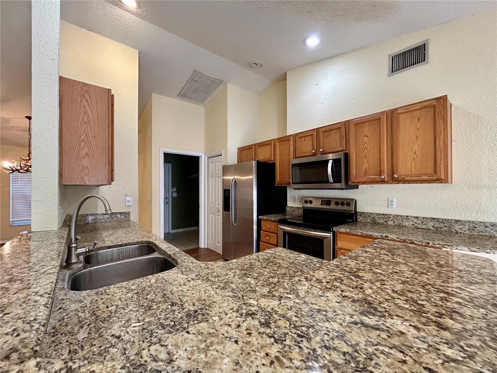 Image 8 of 31 For 475 Heather Court