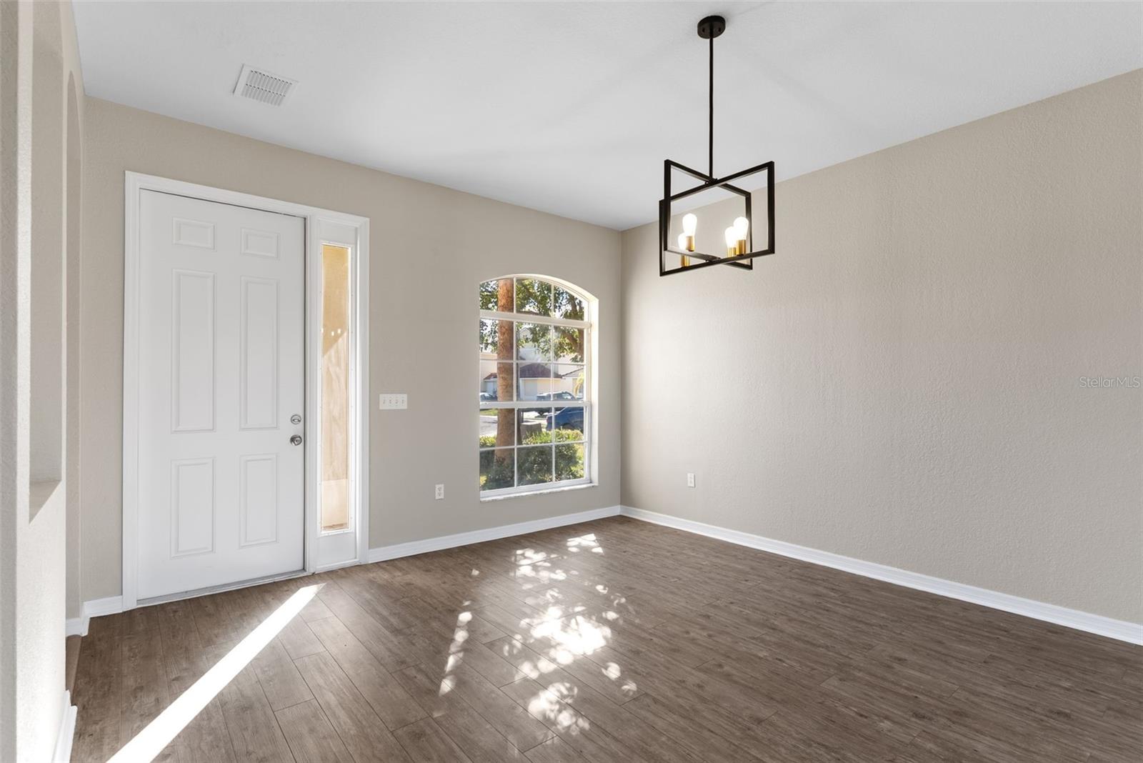 Image 4 of 30 For 522 Parsley Court