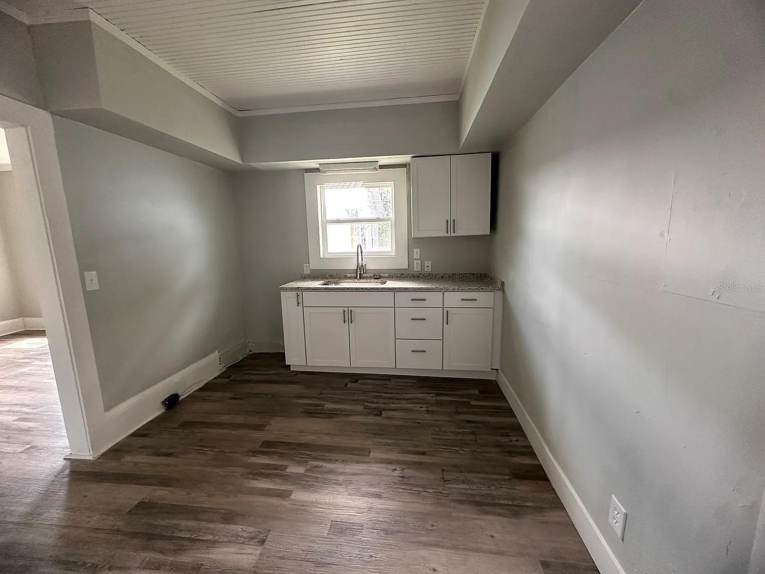 Image 16 of 21 For 107 Avenue F Sw