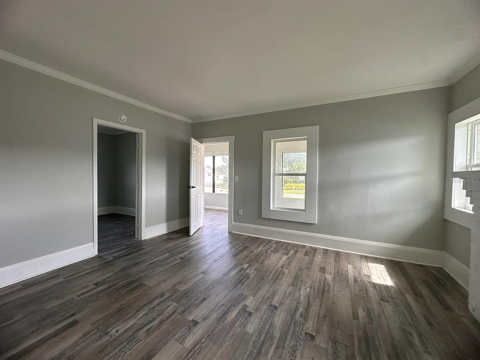 Image 5 of 21 For 107 Avenue F Sw