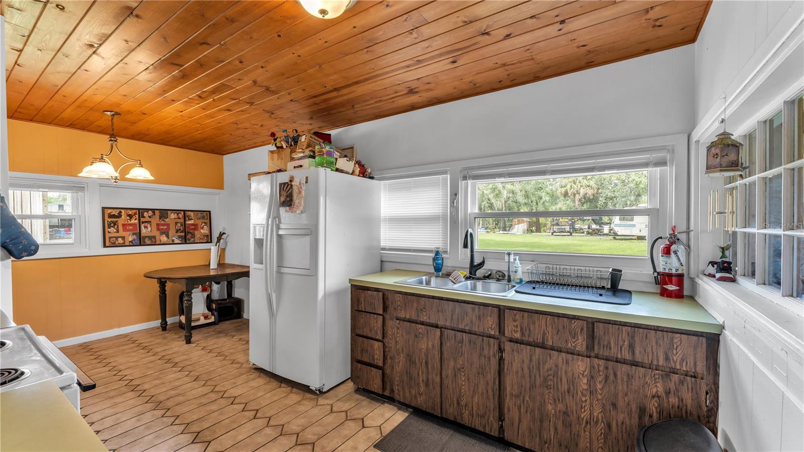 Image 17 of 47 For 809 Canal Street