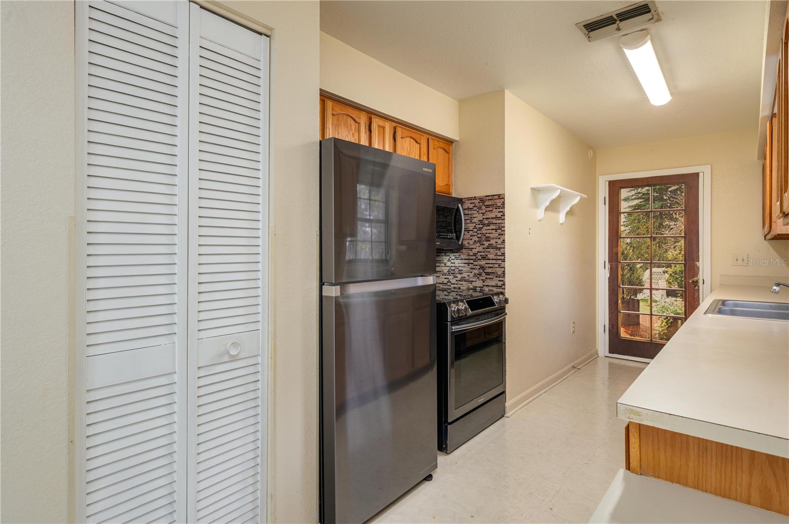 Image 12 of 26 For 41 20th Street 10