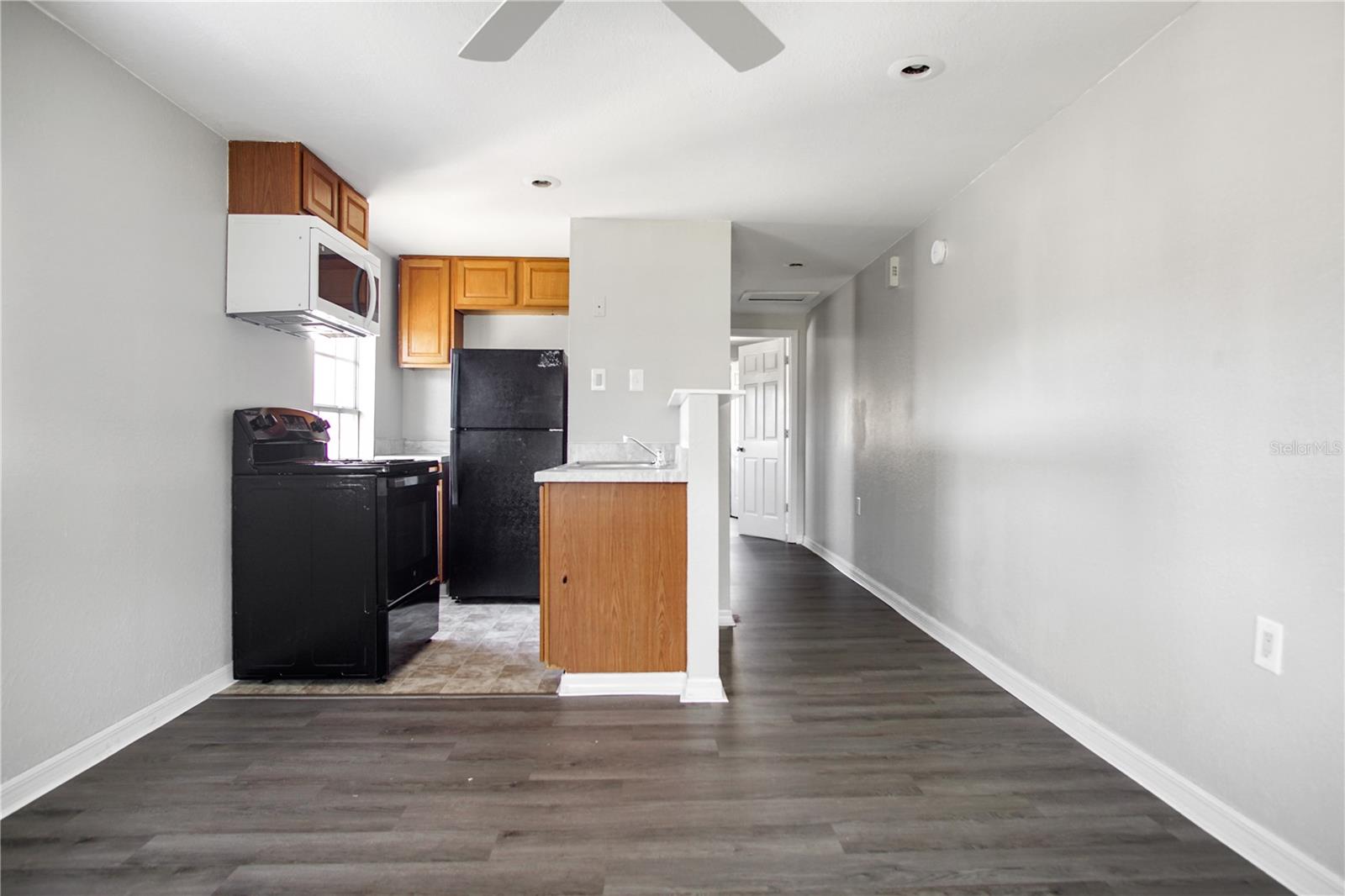 Image 4 of 20 For 1002 Avenue E 4