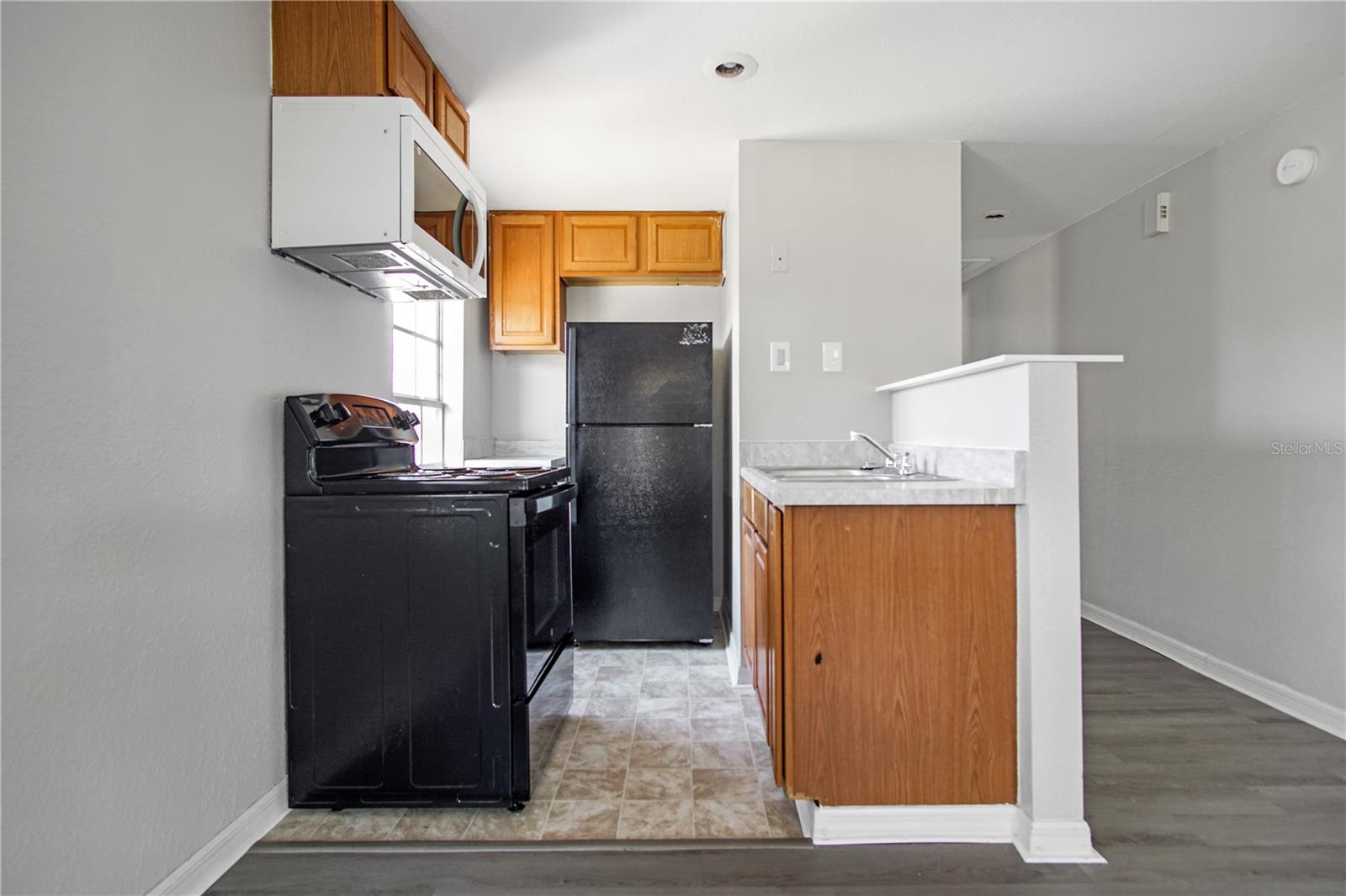 Image 5 of 20 For 1002 Avenue E 4