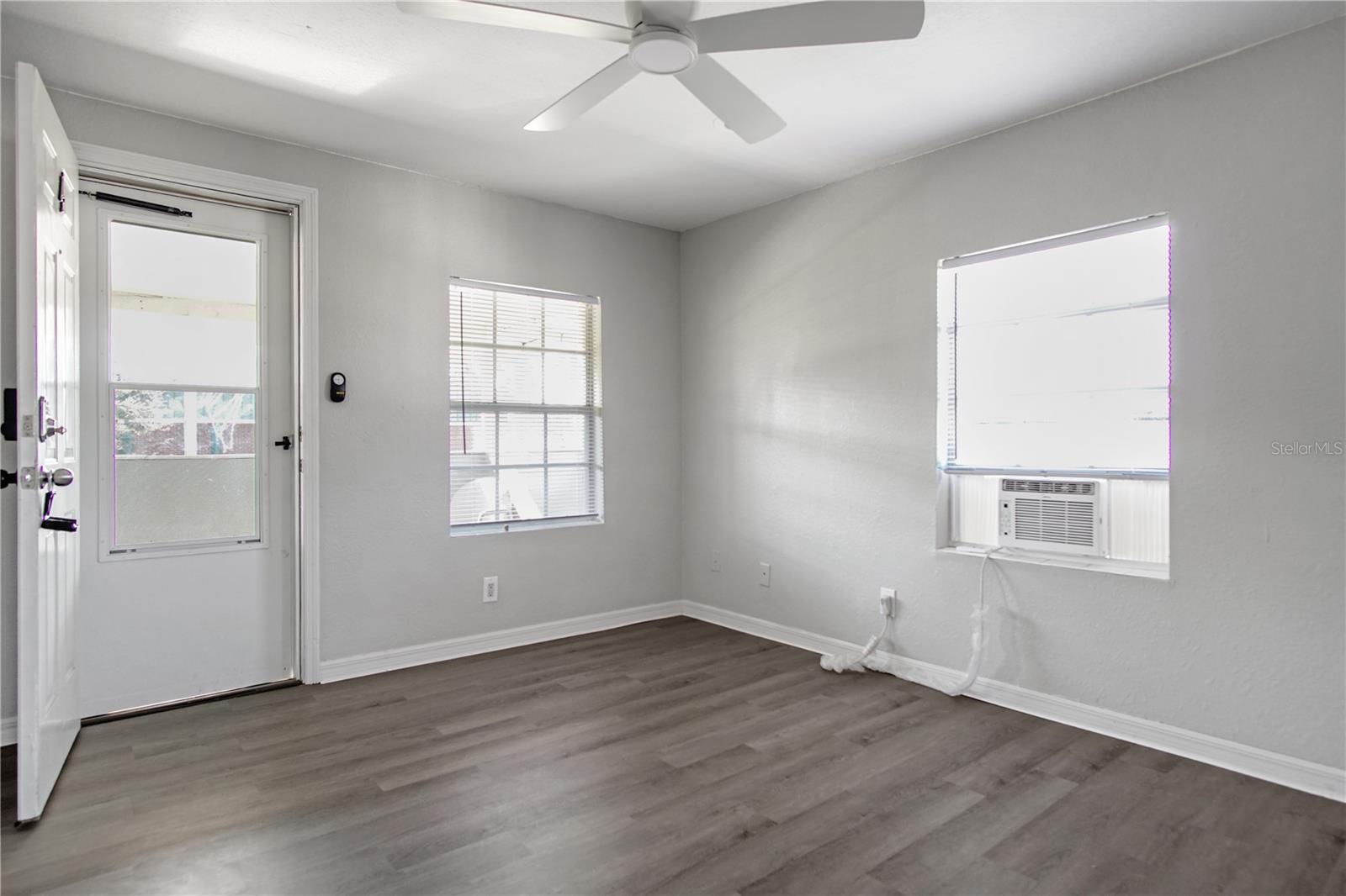 Image 7 of 20 For 1002 Avenue E 4