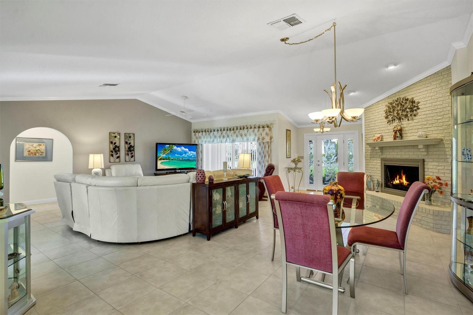 Image 11 of 58 For 517 Clubhouse Drive