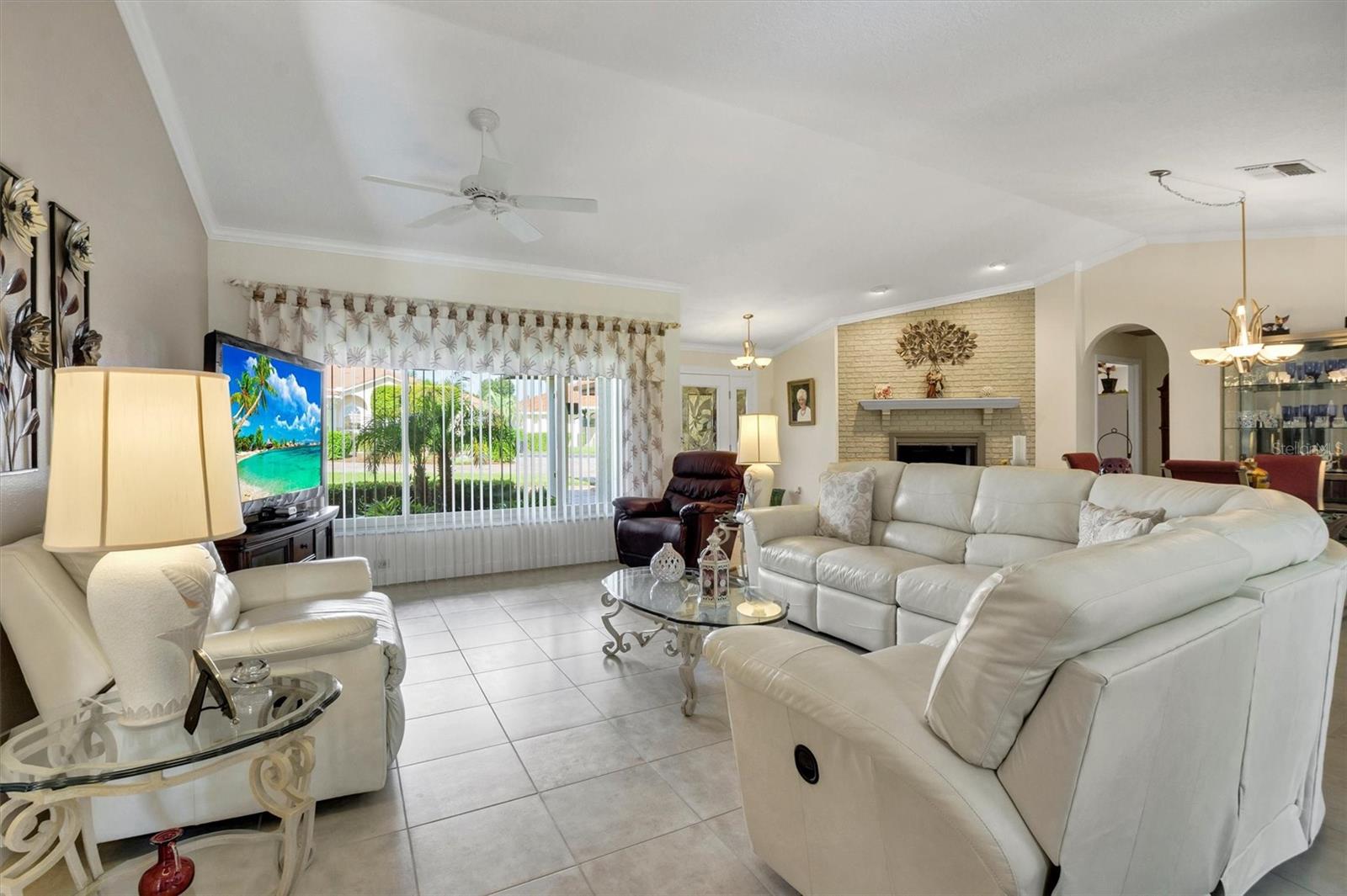 Image 12 of 58 For 517 Clubhouse Drive