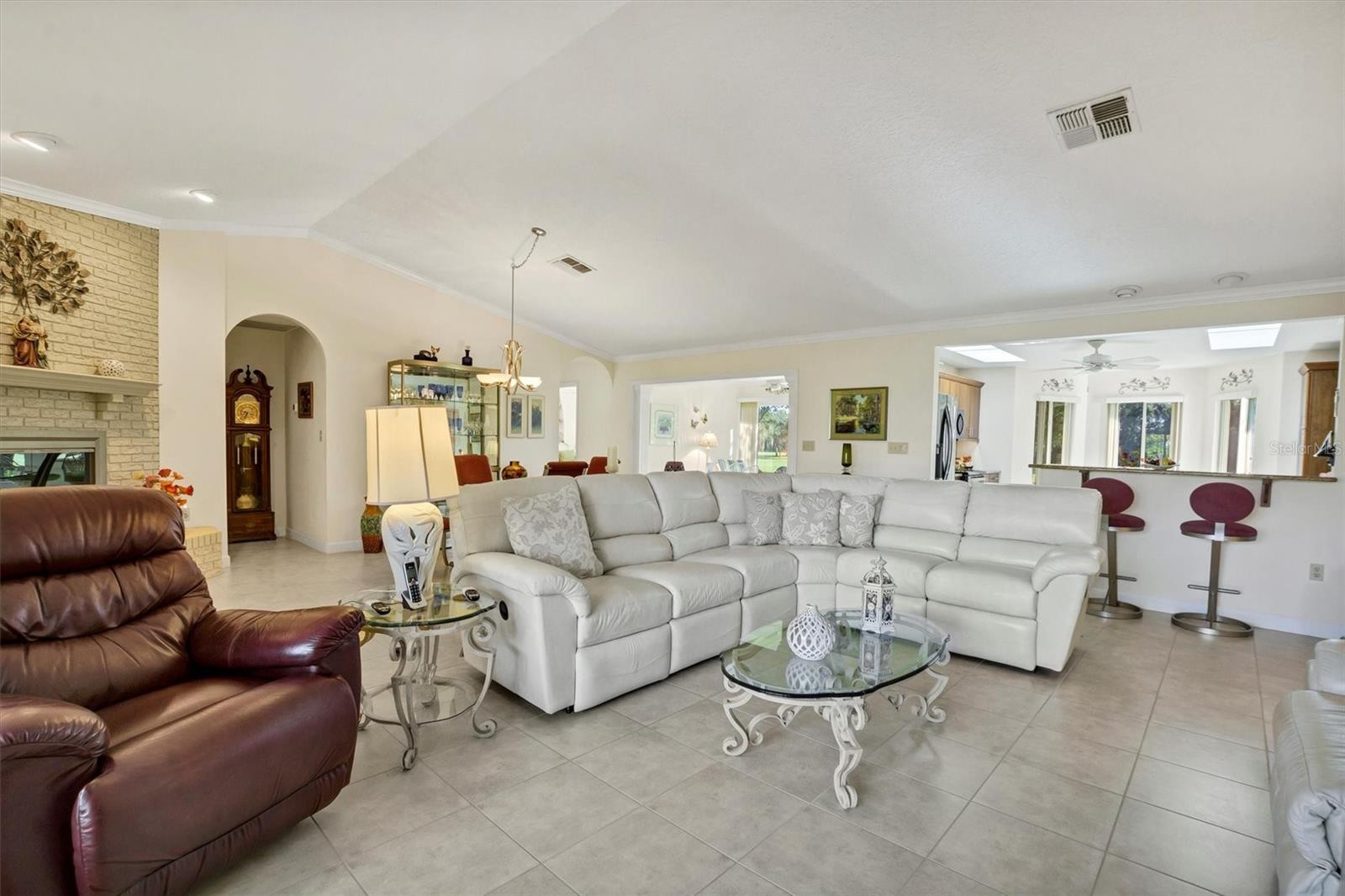 Image 13 of 58 For 517 Clubhouse Drive