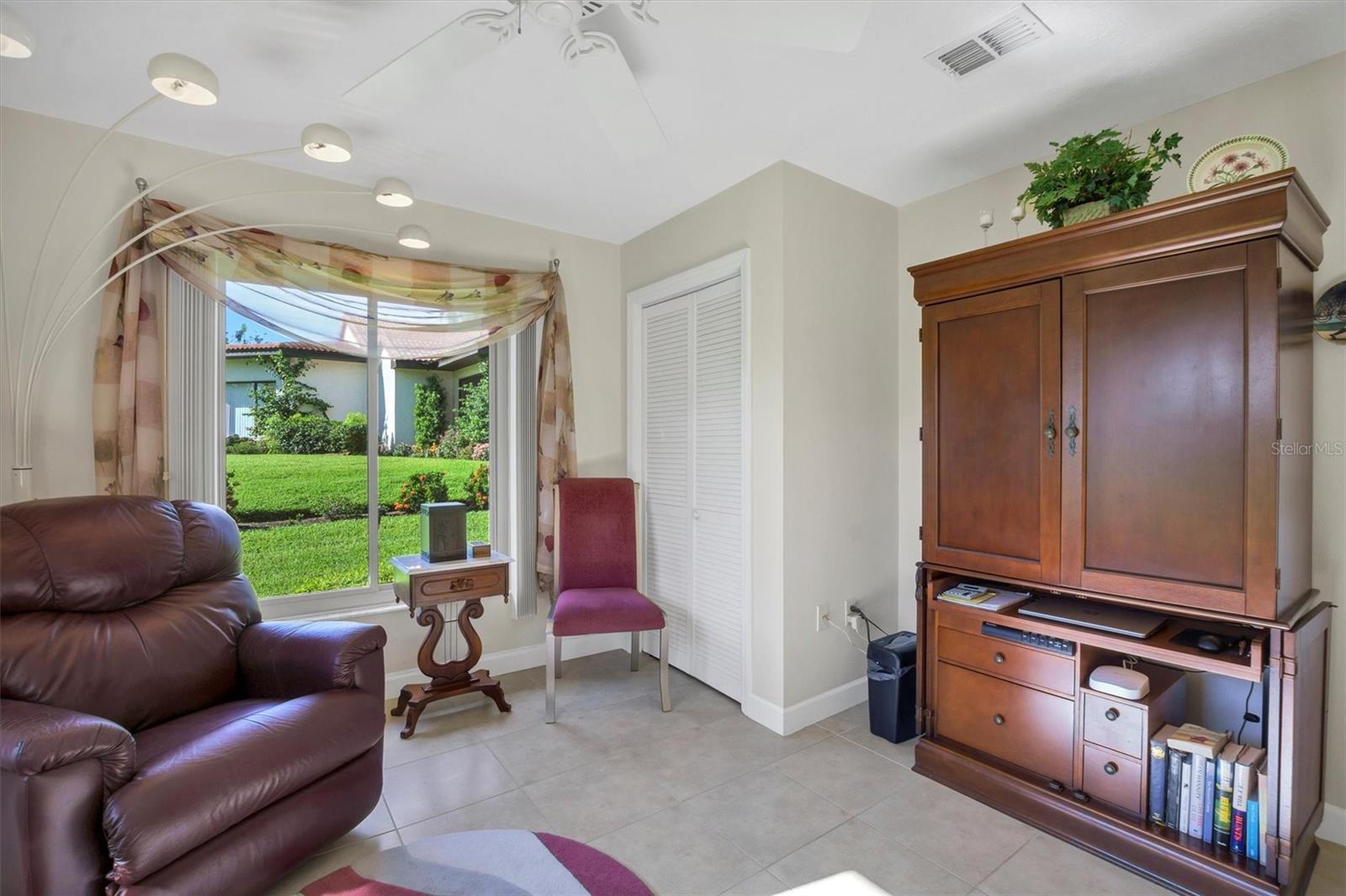 Image 31 of 58 For 517 Clubhouse Drive