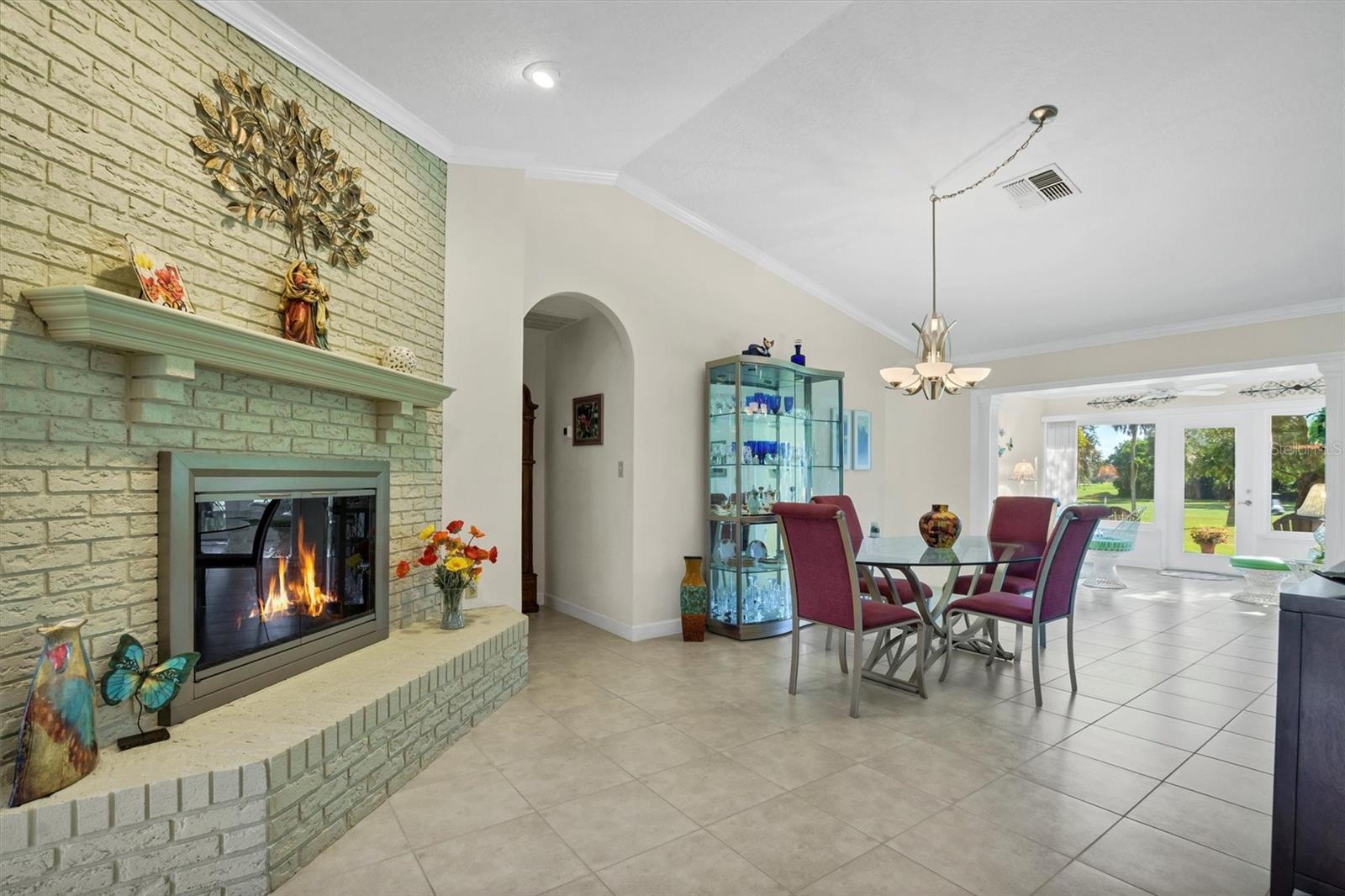 Image 9 of 58 For 517 Clubhouse Drive