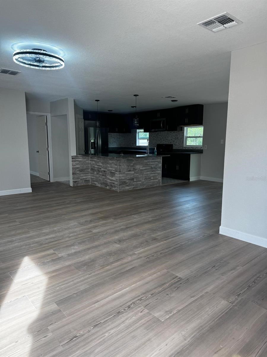 Image 4 of 17 For 2451 Stanton