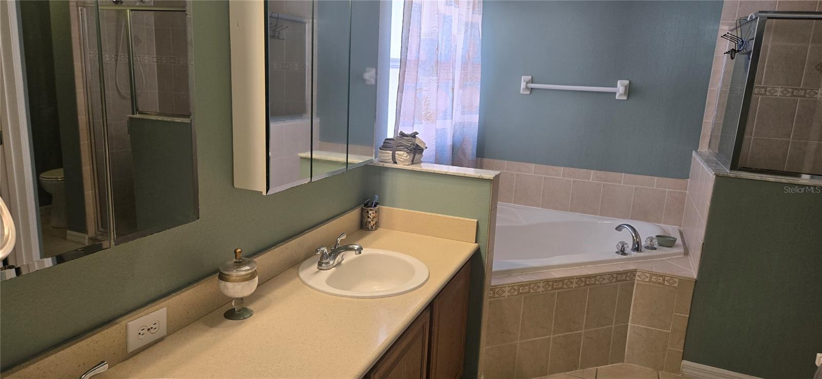 Image 14 of 24 For 303 Knightsbridge Circle