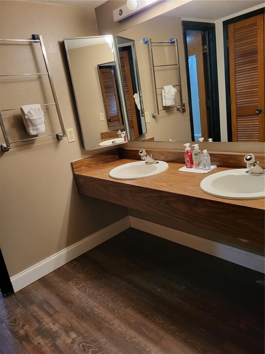 Image 11 of 17 For 3092 Camelot Drive 3092