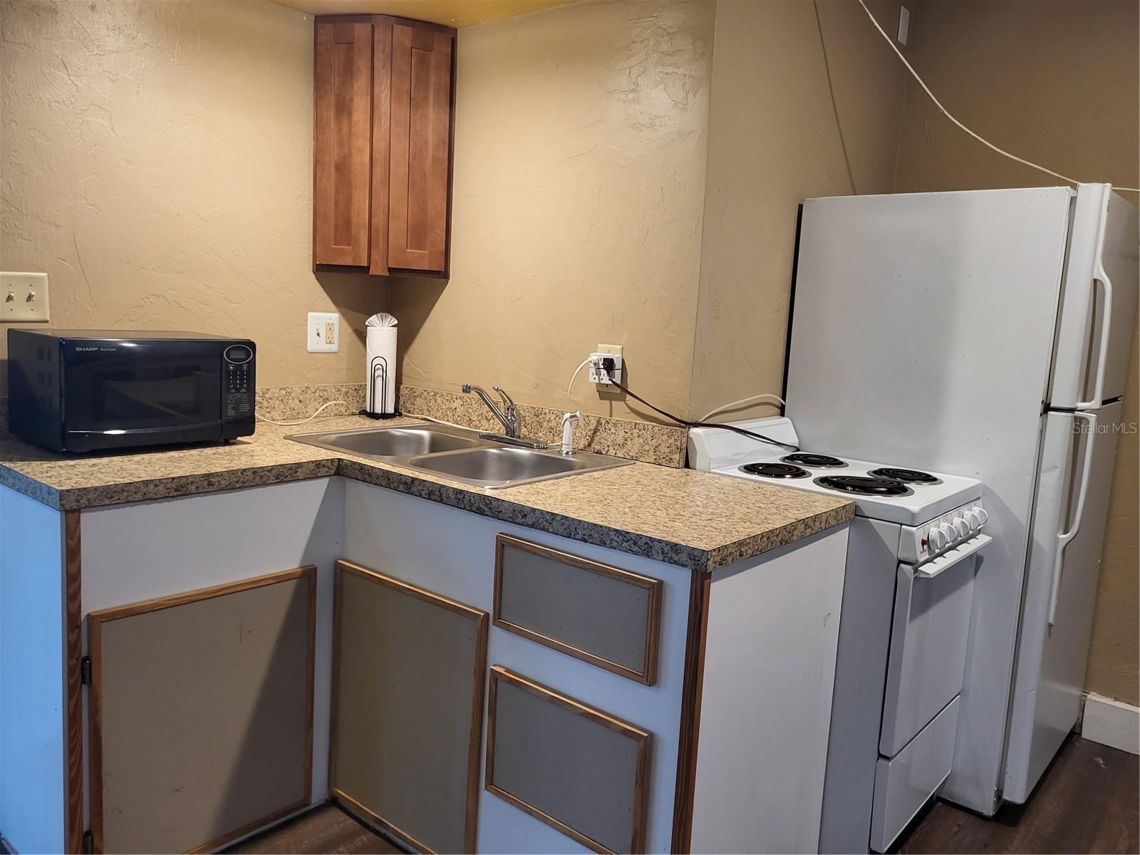 Image 7 of 17 For 3092 Camelot Drive 3092