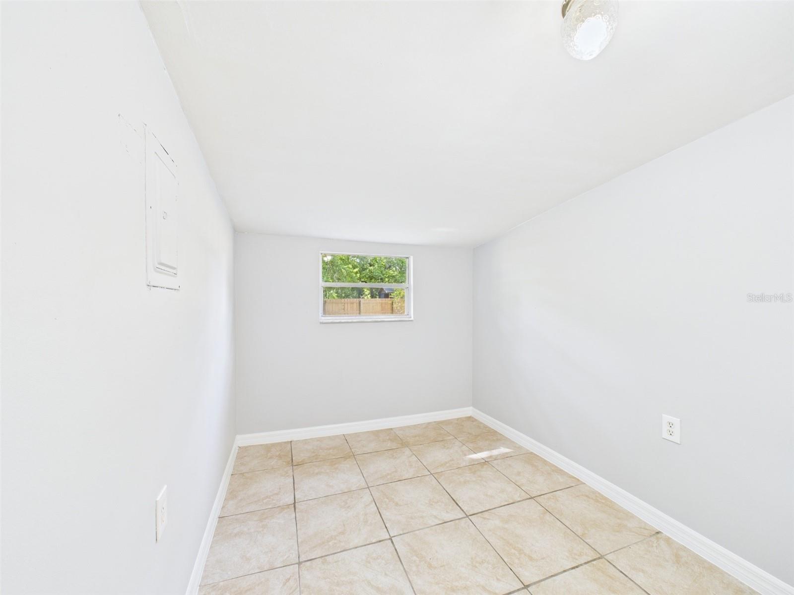 Image 42 of 84 For 348 Gordon Avenue