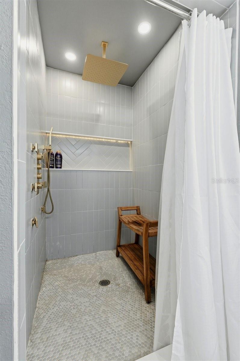 Image 33 of 68 For 1825 Clubhouse Road