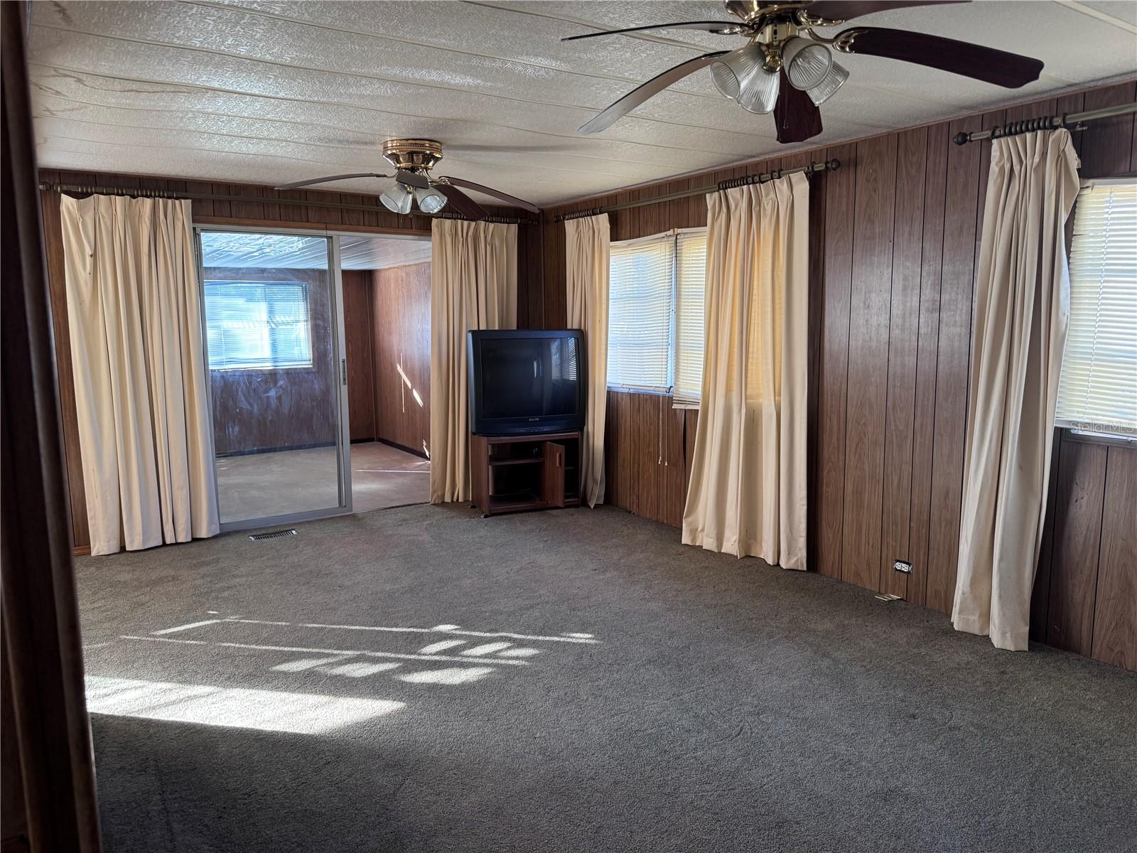 Image 5 of 13 For 11 Robin Lane