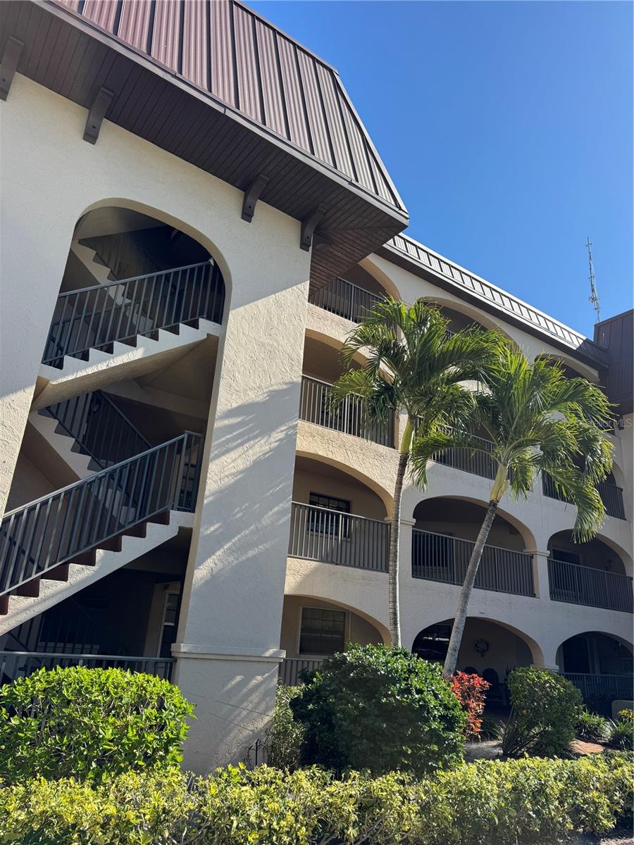 Image 3 of 61 For 23465 Harborview Road 244