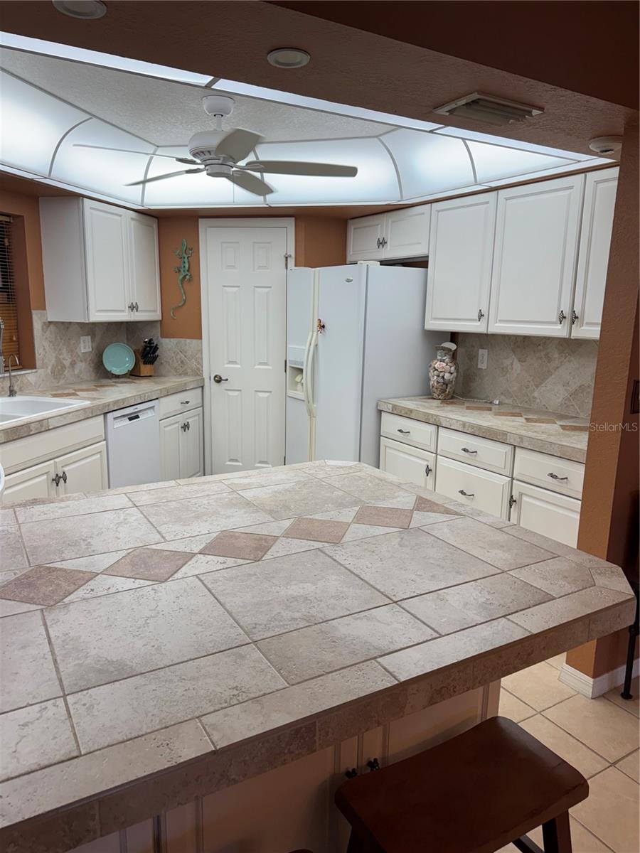 Image 5 of 61 For 23465 Harborview Road 244