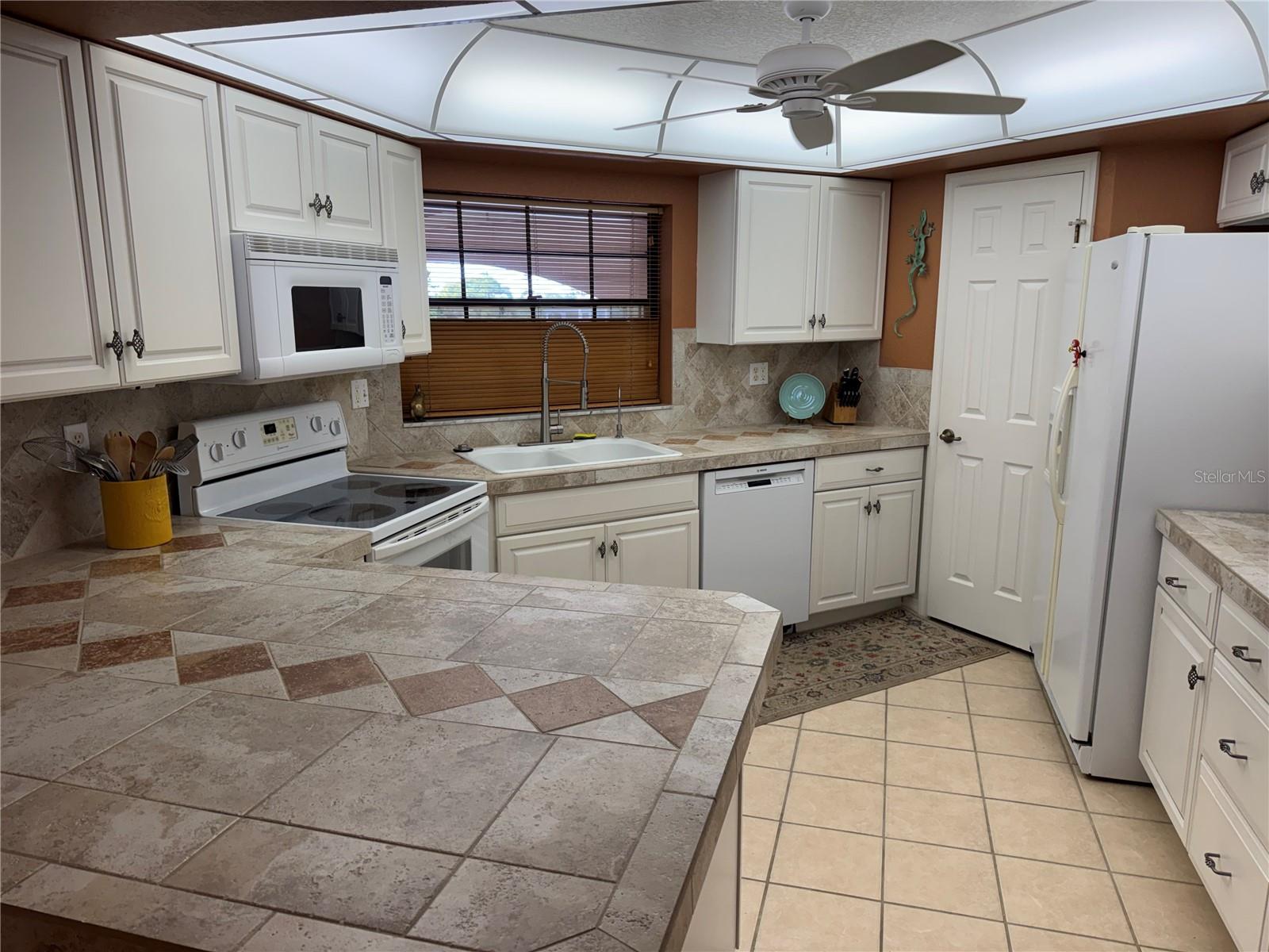 Image 7 of 61 For 23465 Harborview Road 244