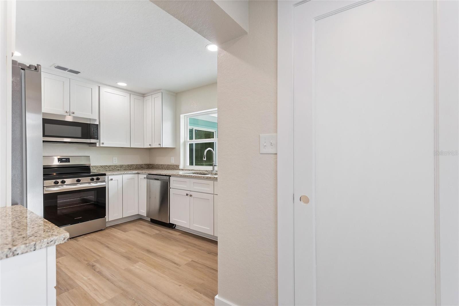 Image 5 of 71 For 4370 Hibiscus Drive